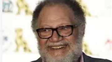 ظهور مفاجئ بالقاهرة.. يحيى الفخراني يتصدر محركات البحث بعد حفل أوبرا توت عنخ آمون